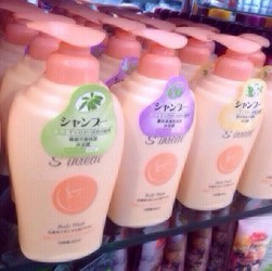 Sữa tắm nhả nắng Sinreal Japan 800ml