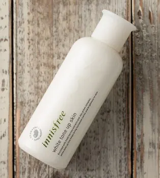 Nước Hoa Hồng Dưỡng Trắng Da Innisfree White Tone Up Skin
