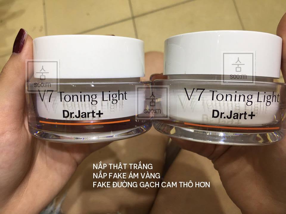 Cách phân biệt V7 Toning Light hàng thật và Fake