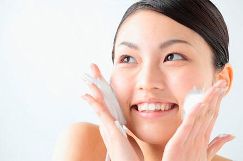 Tại sao phải sử dụng sữa rửa mặt?