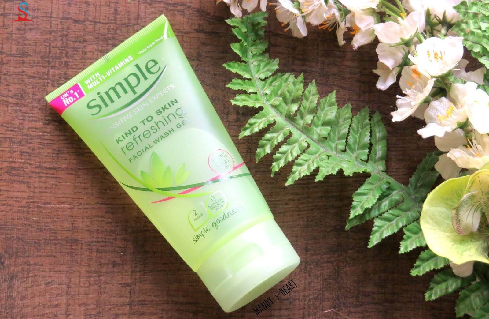 Sữa rửa mặt simple kind to skin refreshing facial wash gel 2